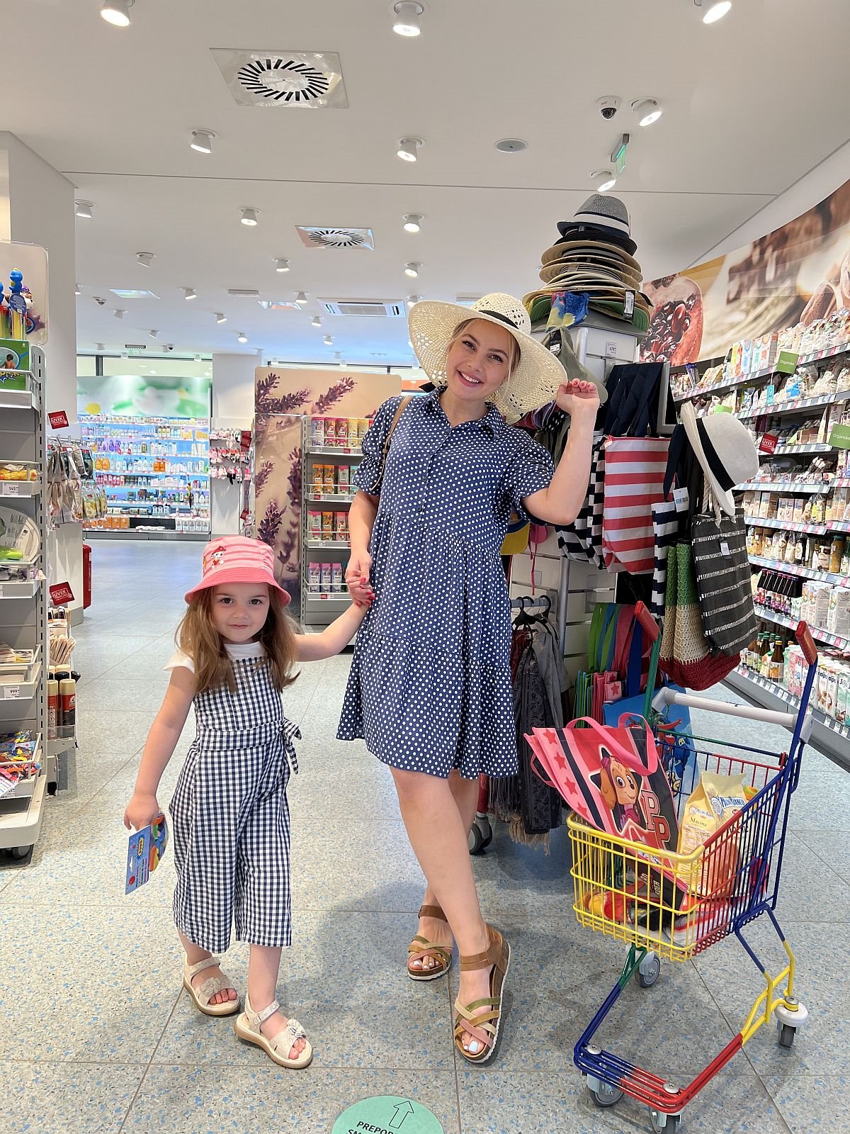 Marija i Višnja u dm 2.jpg