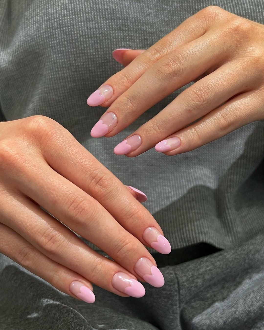 roze nokti manikir srca