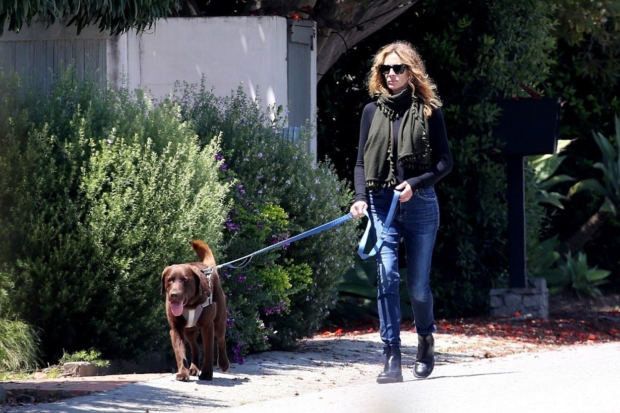 dzulija roberts 0515542849.jpg