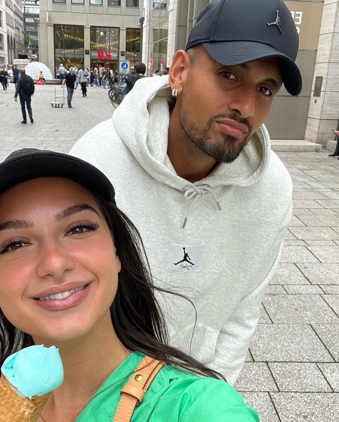 nik kirgios devojka kostin haci 6.jpg