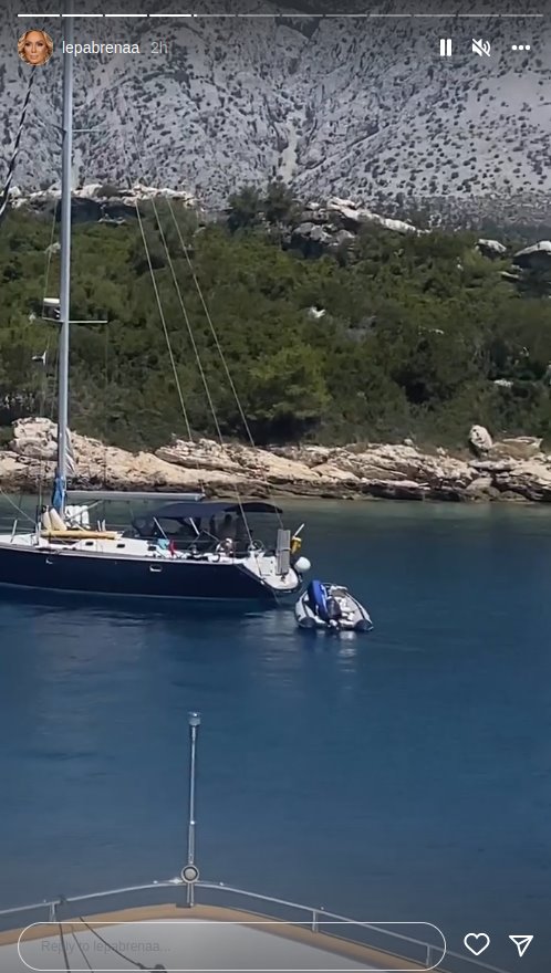 Lepa Brena na letovanju