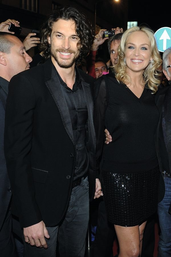 Stil: zanosna Šeron Stoun