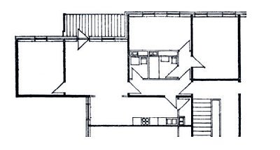 Više svetla uz stakleni zid