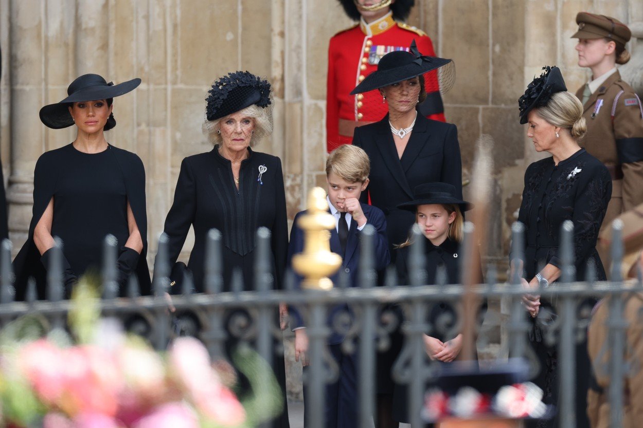 Protokol odevanja na sahrani ELizabete II