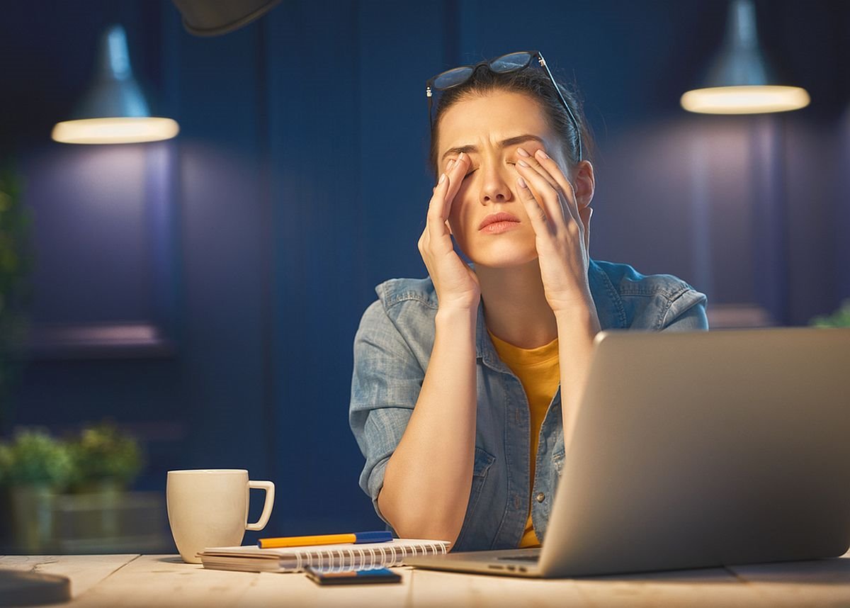 umorna zena na poslu.jpg