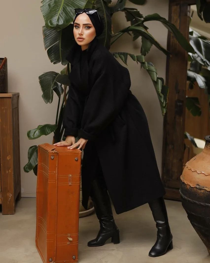 crni kaput siroki rukavi.jpg