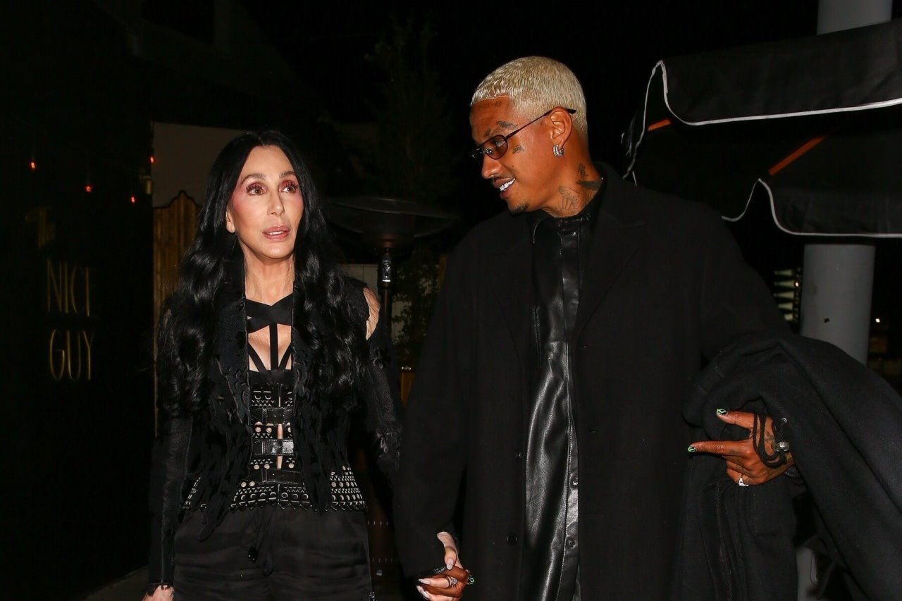 Šer potvrdila vezu sa 36 godina mlađim producentom