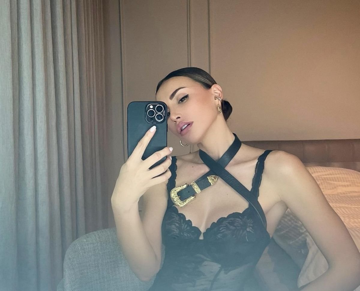 emina jahovic 001-min.jpg