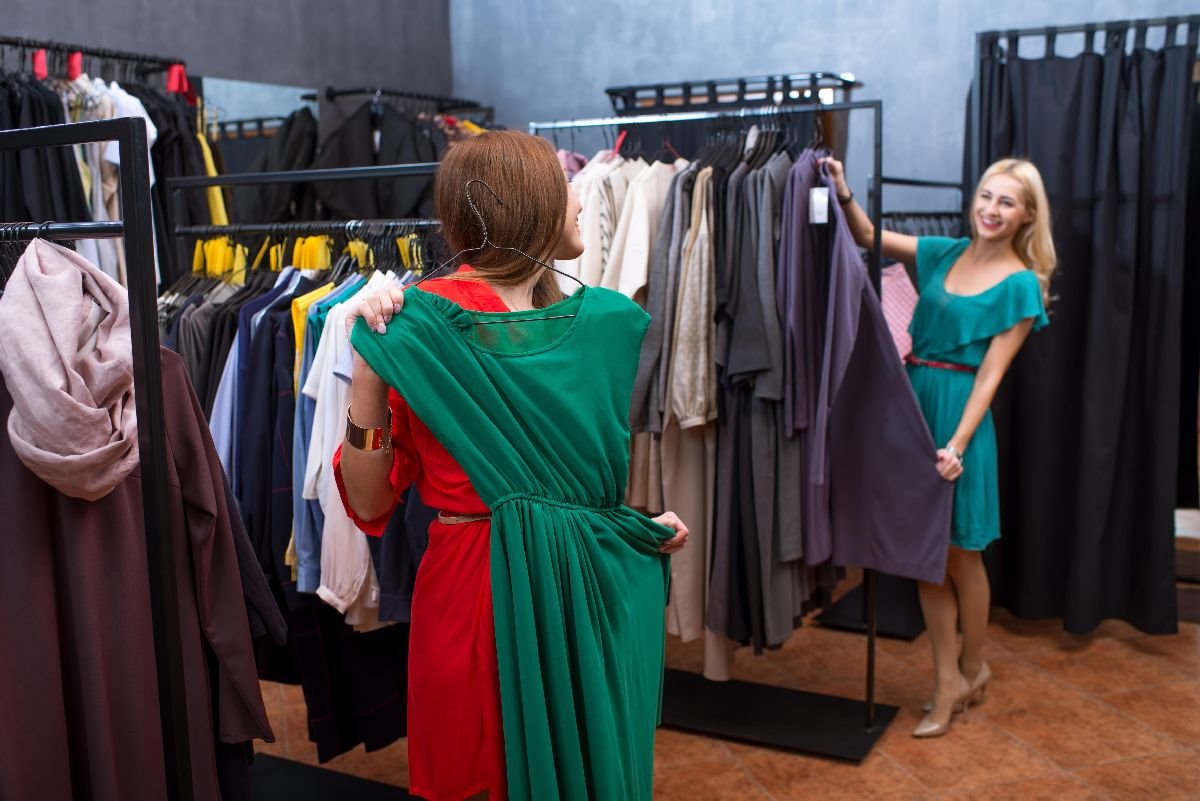 zene biraju haljine 0308621827.jpg