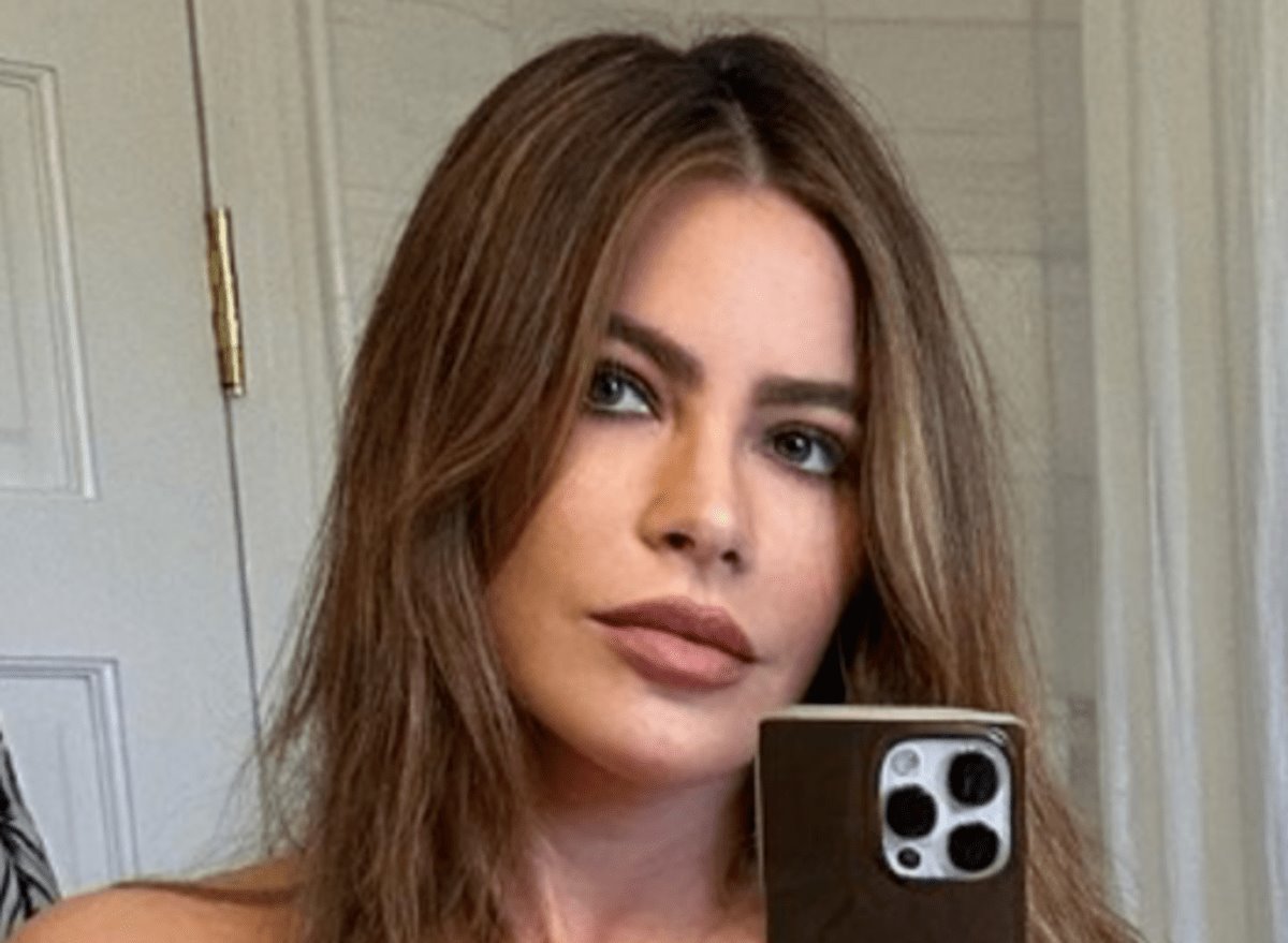 Sofija Vergara pokazala obline u crnom bikiniju