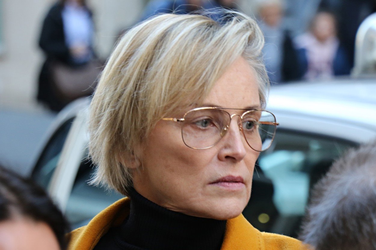 Preminuo brat Šeron Stoun