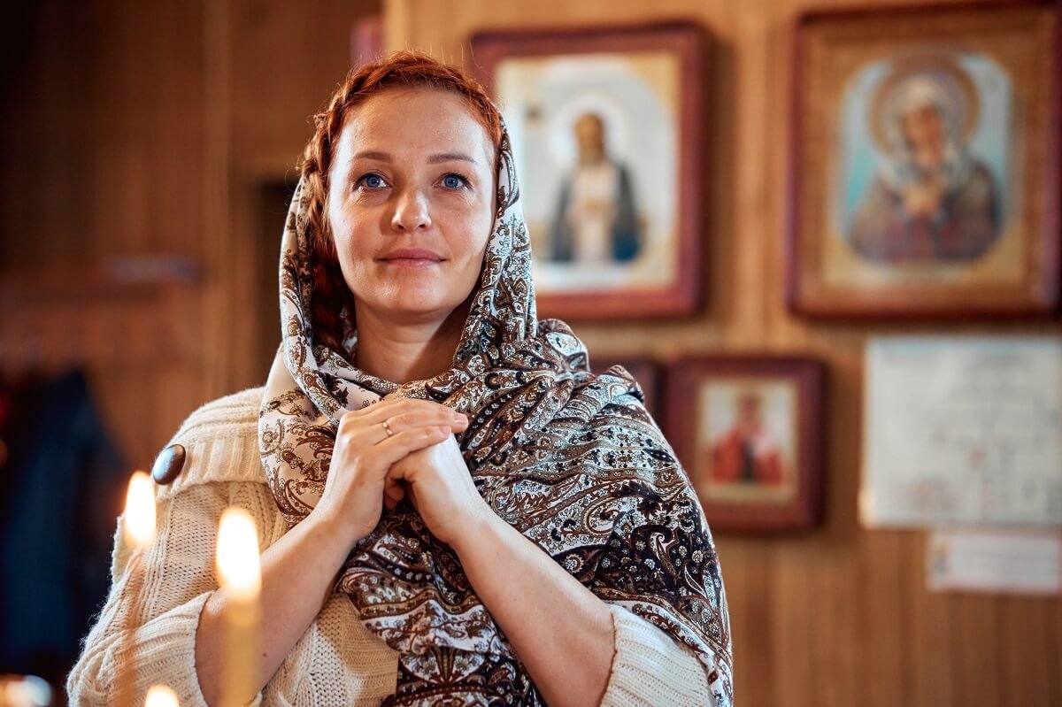 Žena, crkva, praznik, molitva