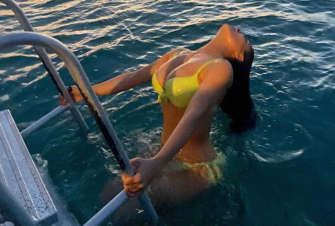 salma hajek 2-min a.jpg