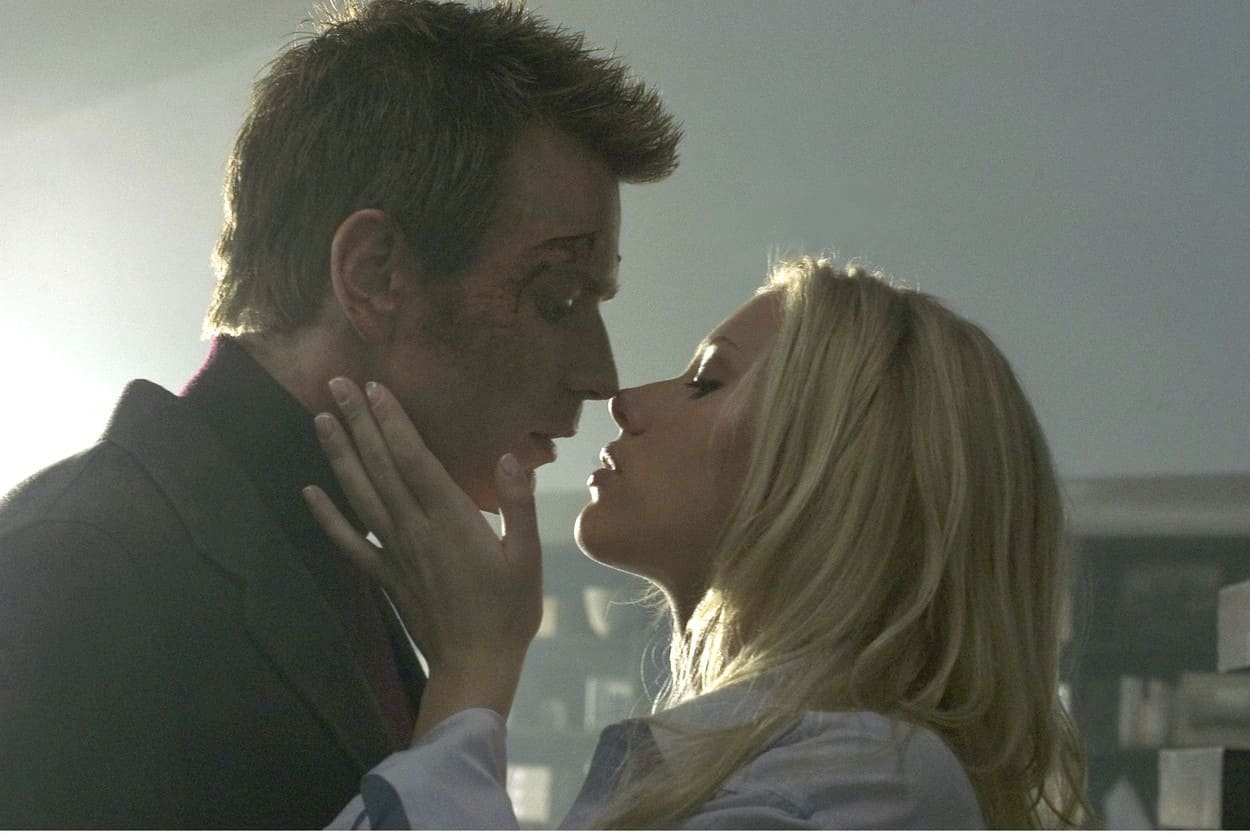 skarlet johanson i evan mek gregor u filmu ostrvo0330519273-min.jpg