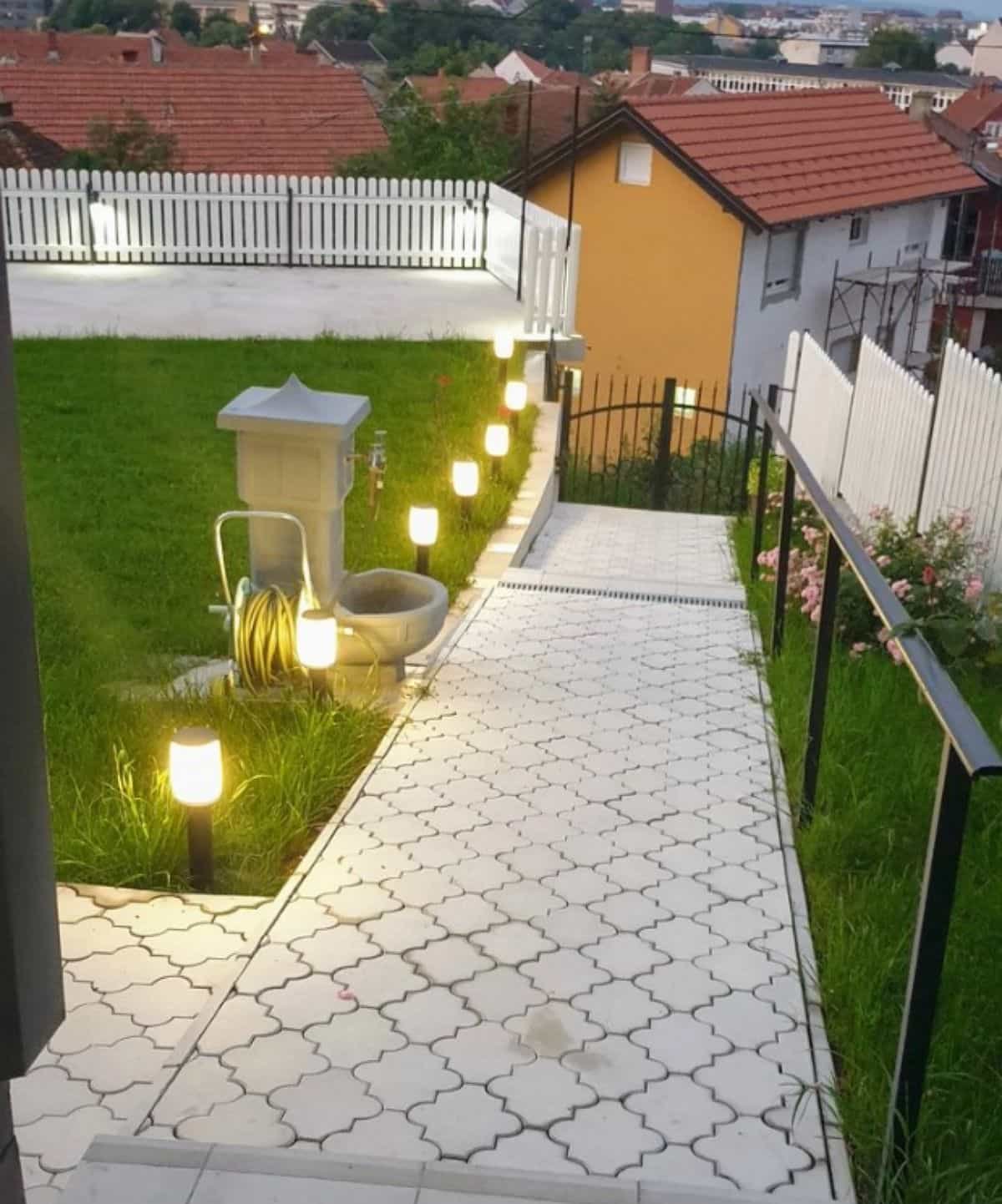 majka zeljka joksimovica dvoriste 2-min.jpg