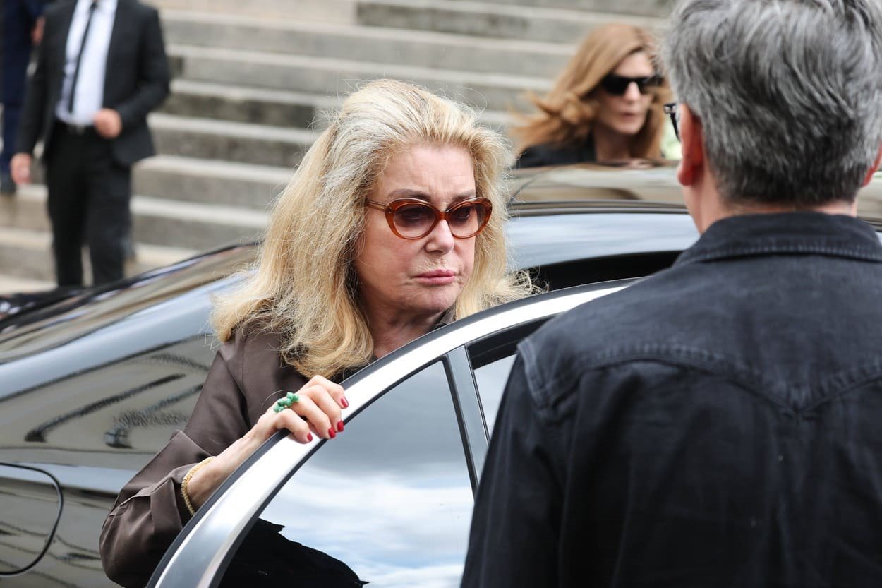 sahrana dzejn birkin katrin denev 0791499969-min.jpg