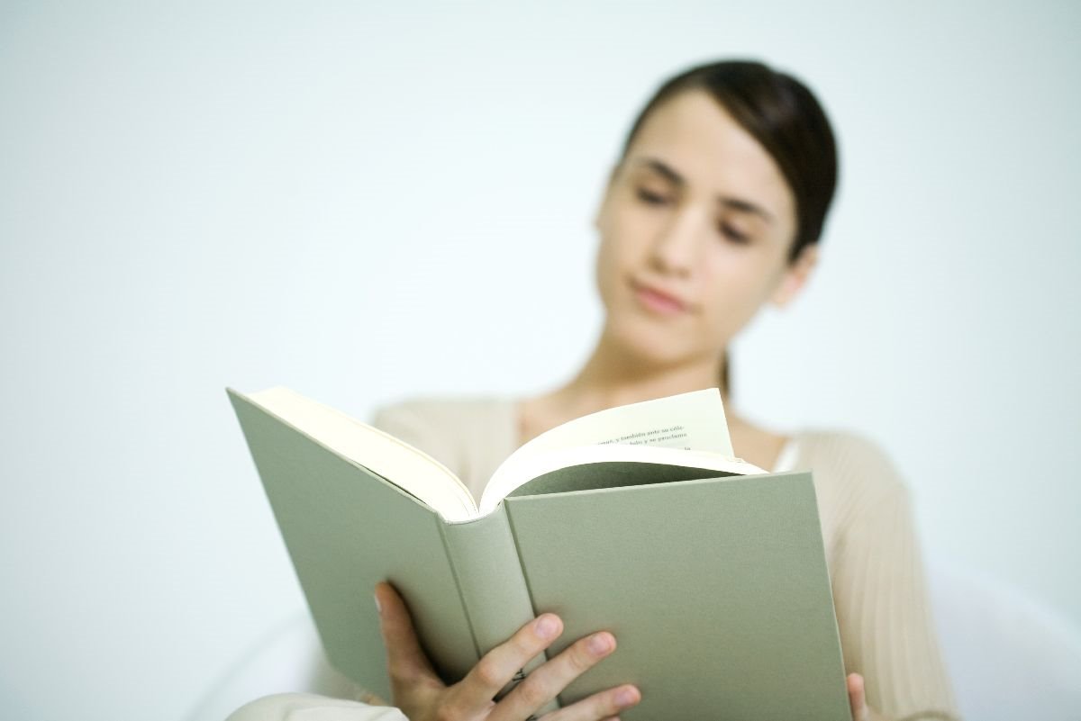 zena cita knjigu 0070074054.jpg