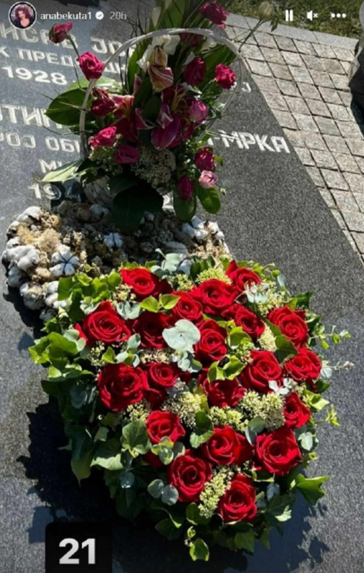 cvece na grobu milutina mrkonjica-min.jpg