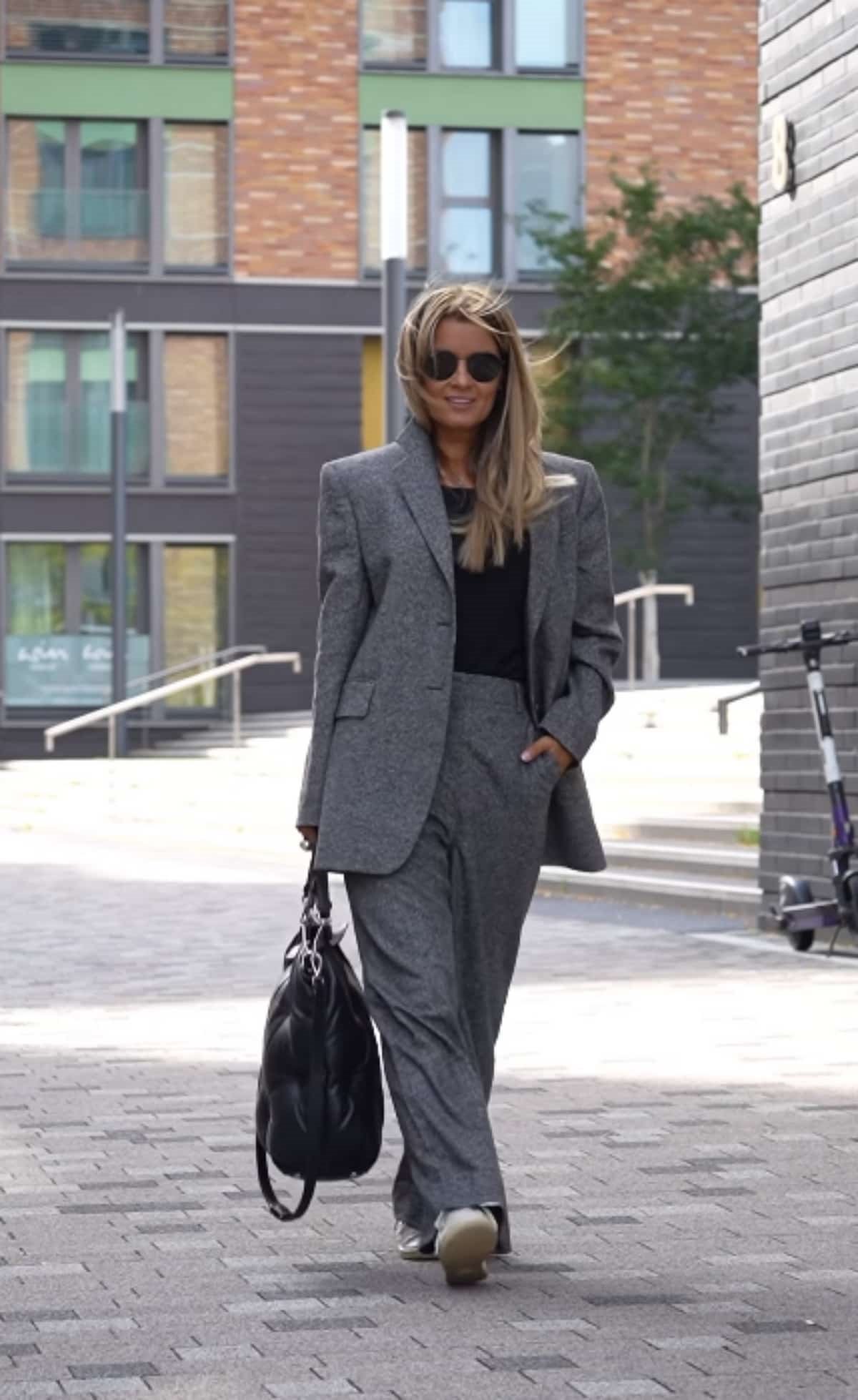 sivi sako i pantalone gita banko-min.jpg