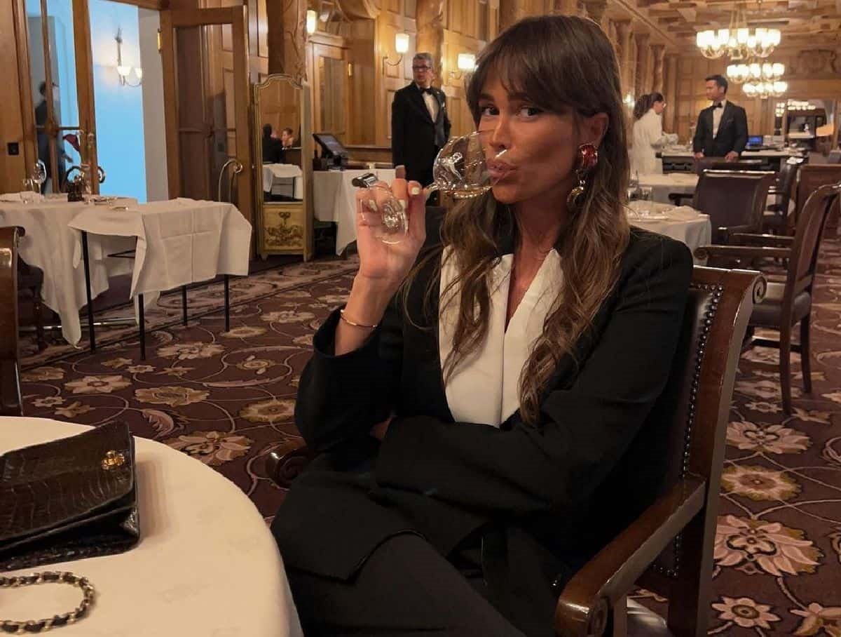 smoking za zene alisontoby-min.jpg