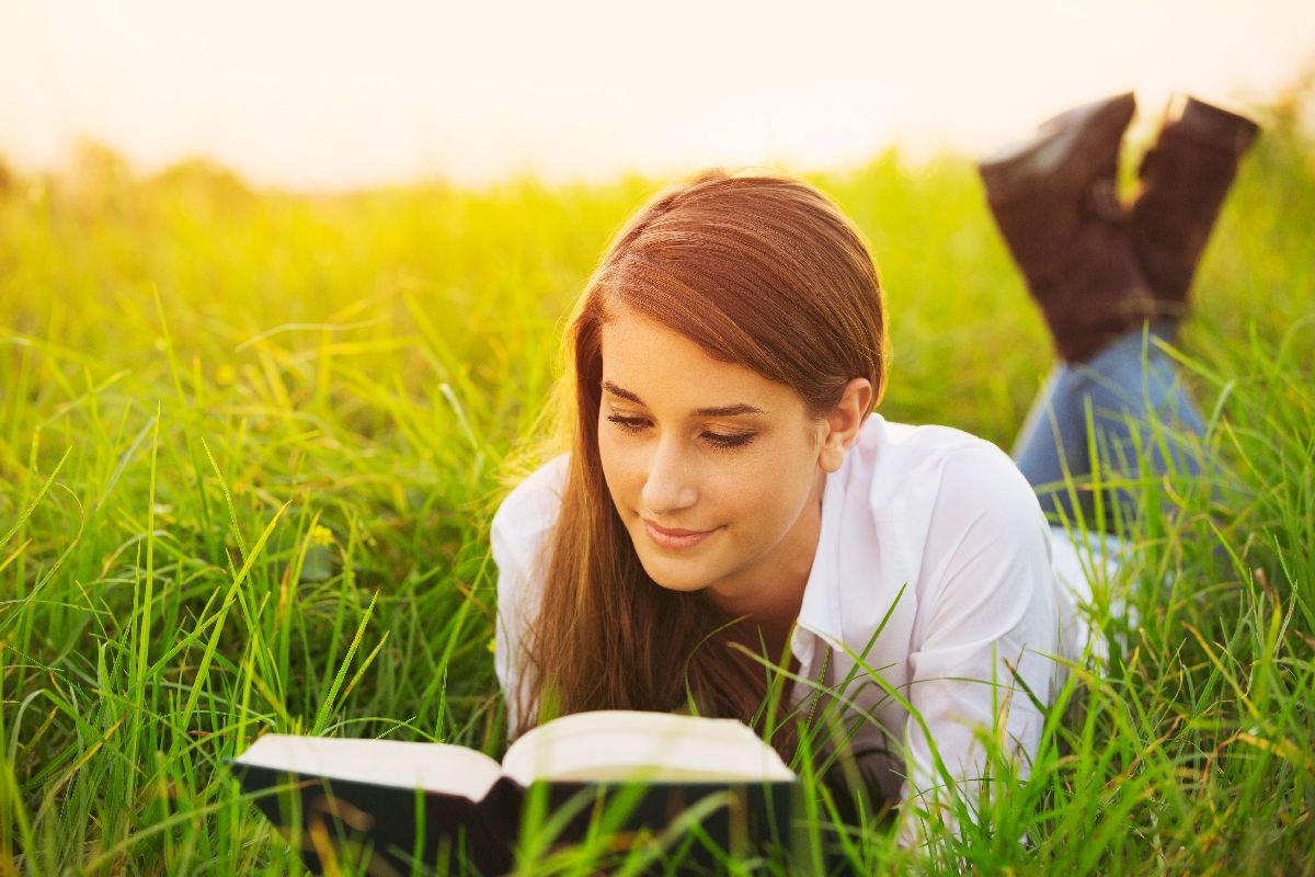 zena cita knjigu 0269296000.jpg