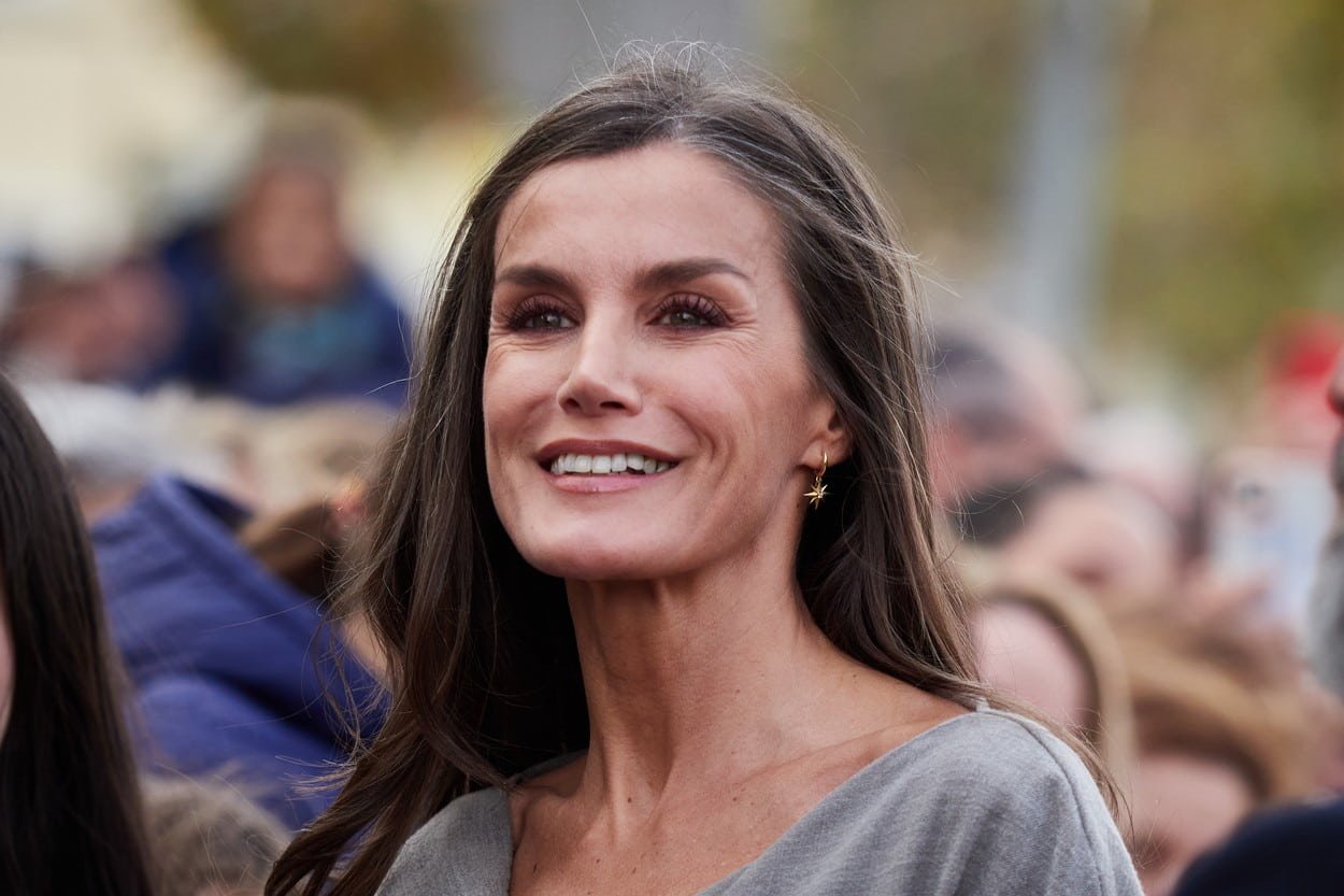 kraljica leticija moderna haljina 0819382443-min.jpg