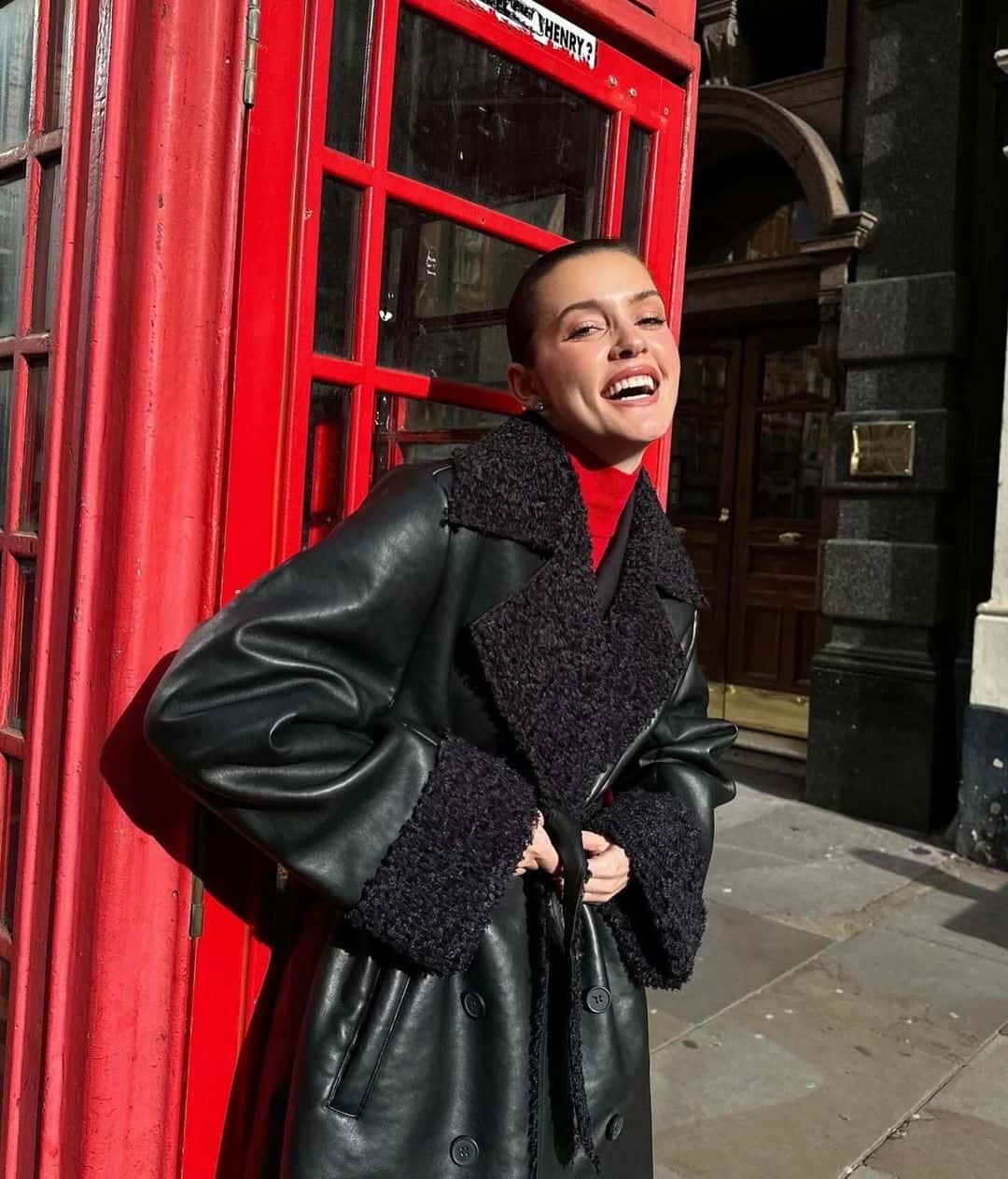 crni kozni kaput sobalera 1-min.jpg