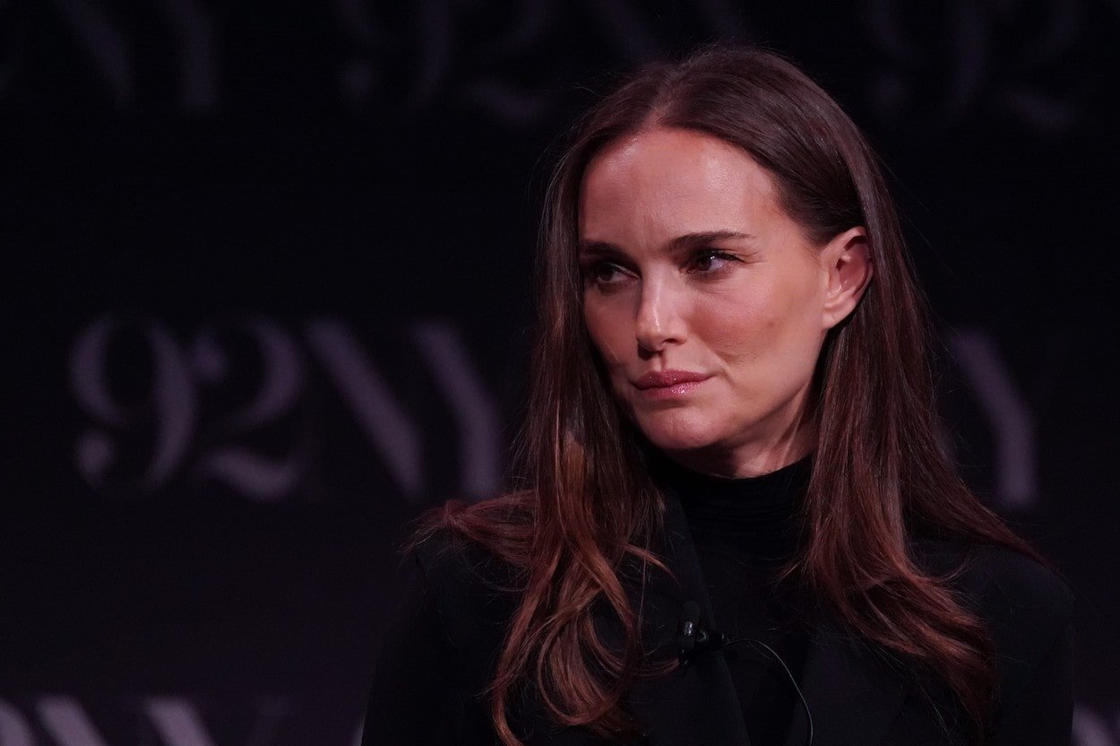natali portman 0825789014-min.jpg