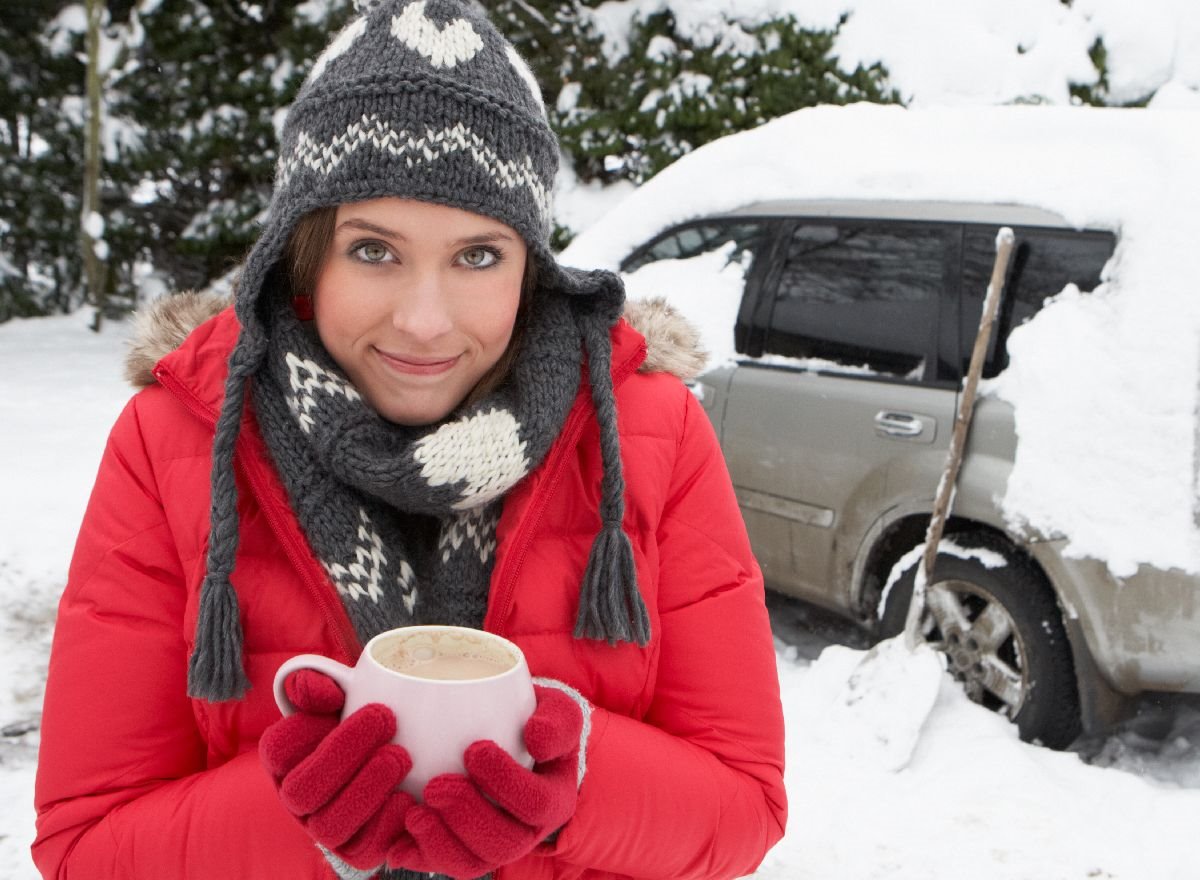 zena ne cisti sneg.jpg