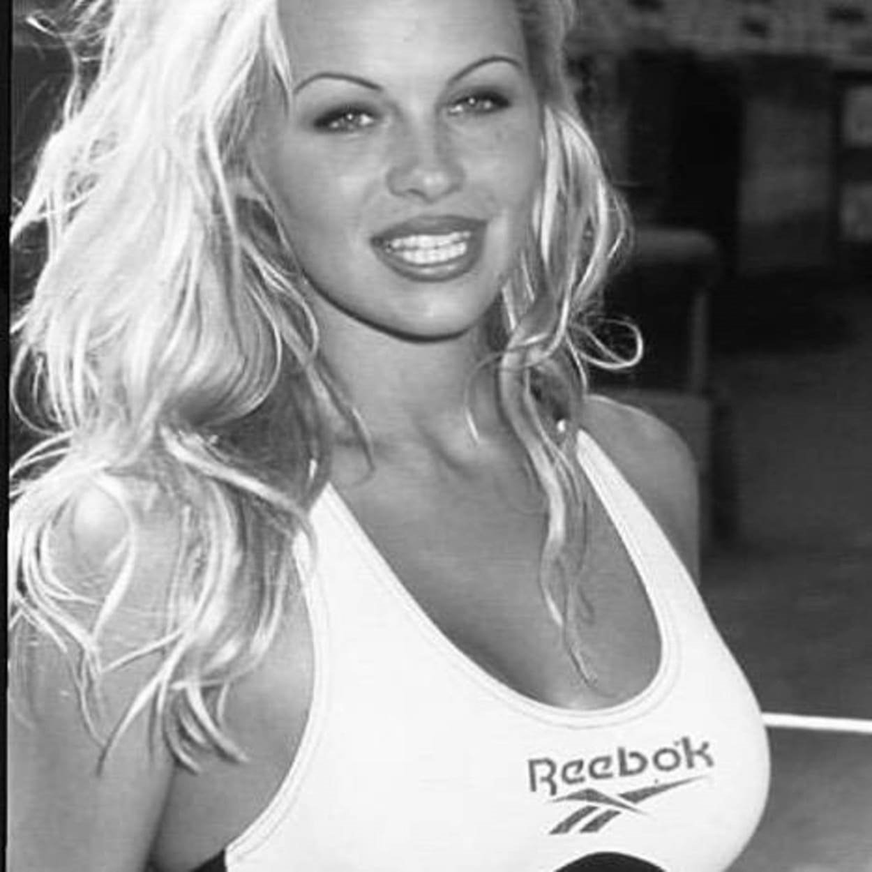 pamela anderson 0411015156-min.jpg