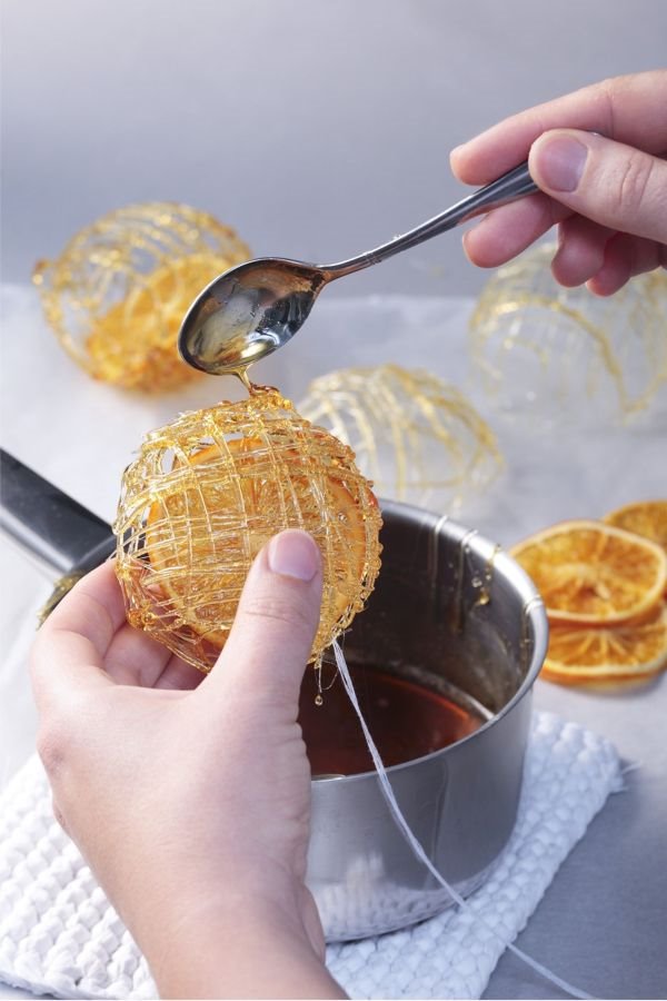 Dekoracija poslastica karamelom