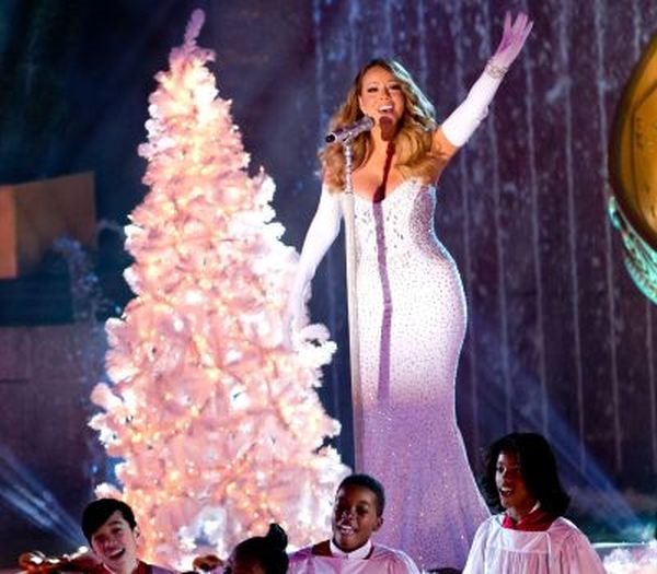 Maraja Keri upalila lampice na najvećoj jelki u Njujorku