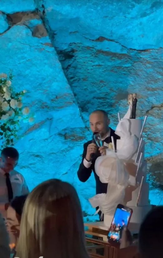 ozenio se aca sofronijevic torta.jpg