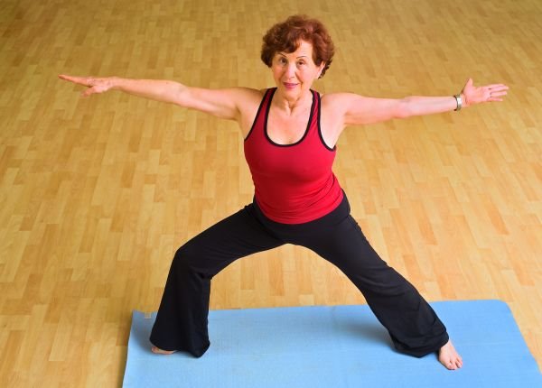 Vežbe joge u zagrejanoj prostoriji