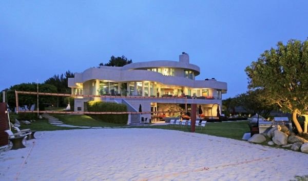 Domovi slavnih: moderna vila Megan Elison