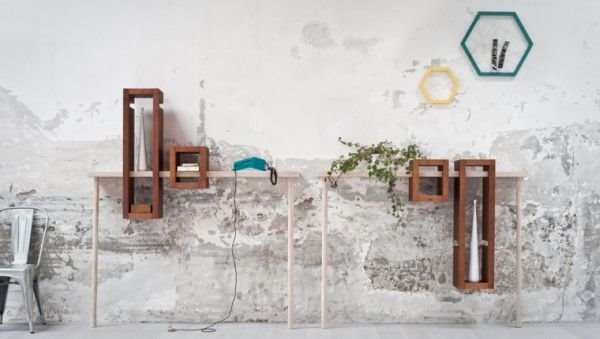 Praktična polica za uske hodnike