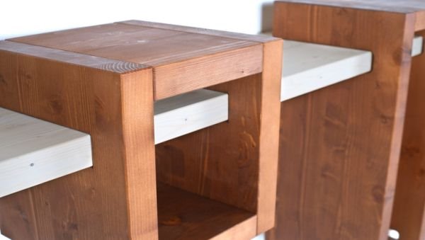 Praktična polica za uske hodnike