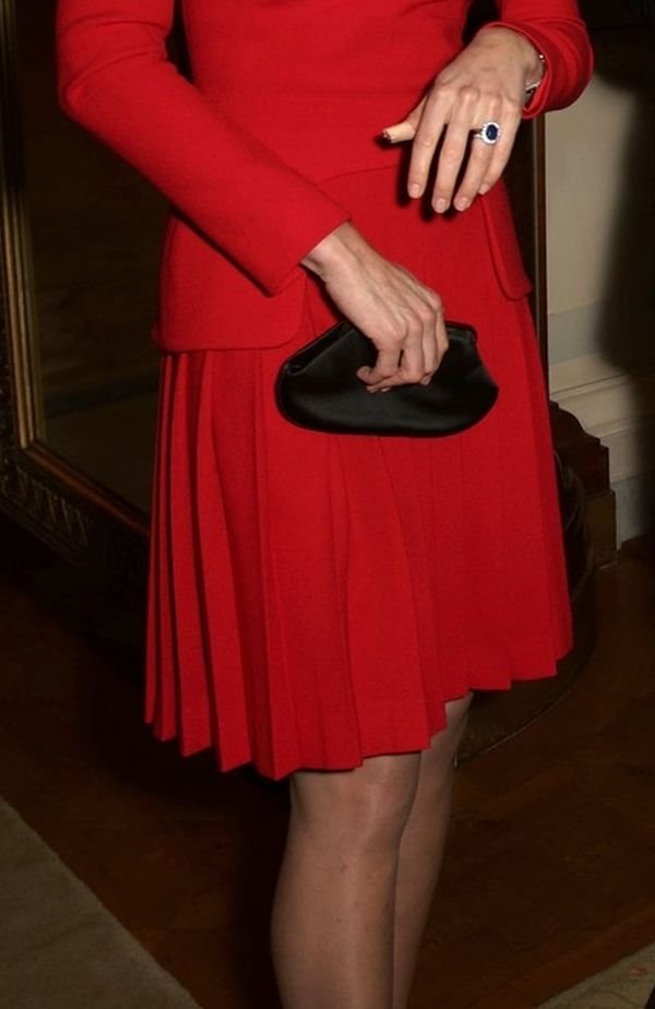 Modni trenutak: mala crvena haljina za Kejt Midlton