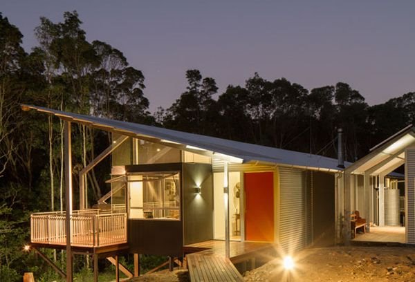 Ekološka kuća na rubu šume