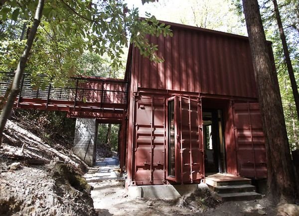 Kuća od metalnih kontejnera za transport