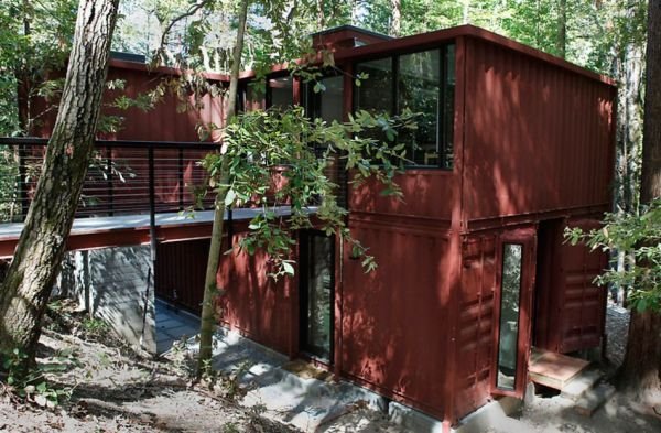 Kuća od metalnih kontejnera za transport