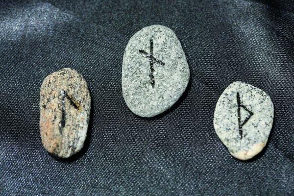 Proricanje sudbine pomoću magičnih runa