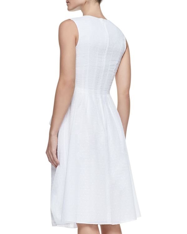 Modni trend za proleće 2014: mala bela haljina