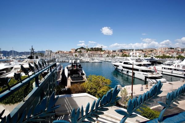 Sve je spremno za Zlatnu palmu 2014: prošetajte ulicama Kana (FOTO)