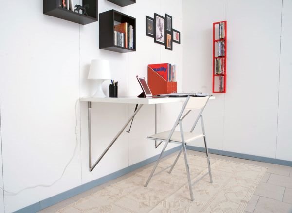 Trpezarijski sto koji postaje nevidljiv