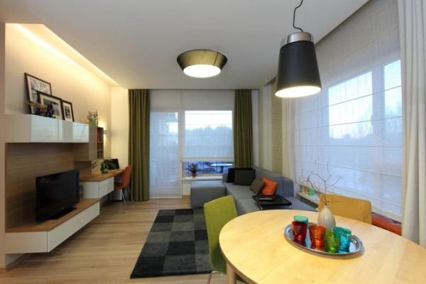 Moderne boje u stanu za mladi bračni par