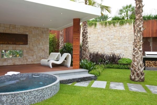 Ultramoderna bašta sa mini bazenom