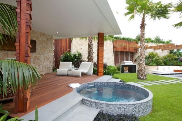 Ultramoderna bašta sa mini bazenom