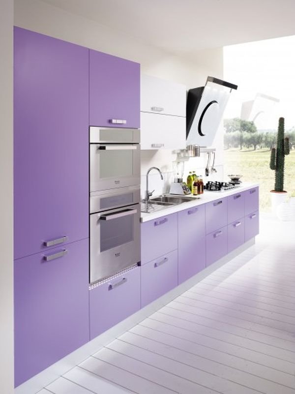 Moderna ljubičasta kuhinja koju želi svaka domaćica