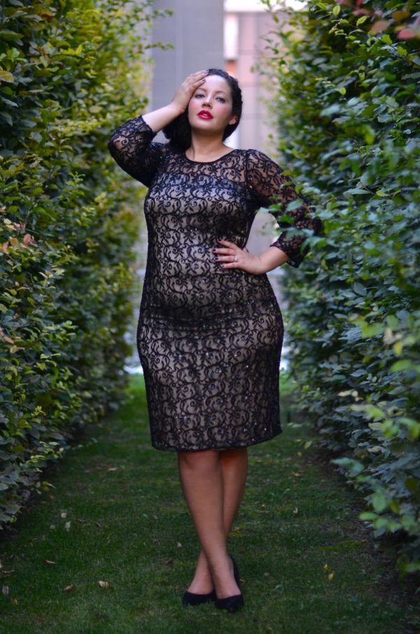 10 večernjih kombinacija za dame sa oblinama